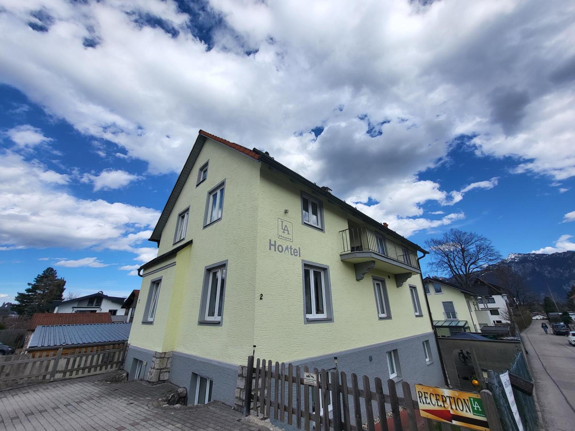 House La Neuschwanstein Blick - Budget City Hotel Fussen Exterior foto